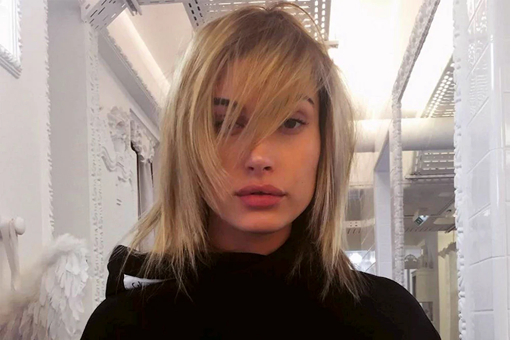 Haley Baldwin mit Pony