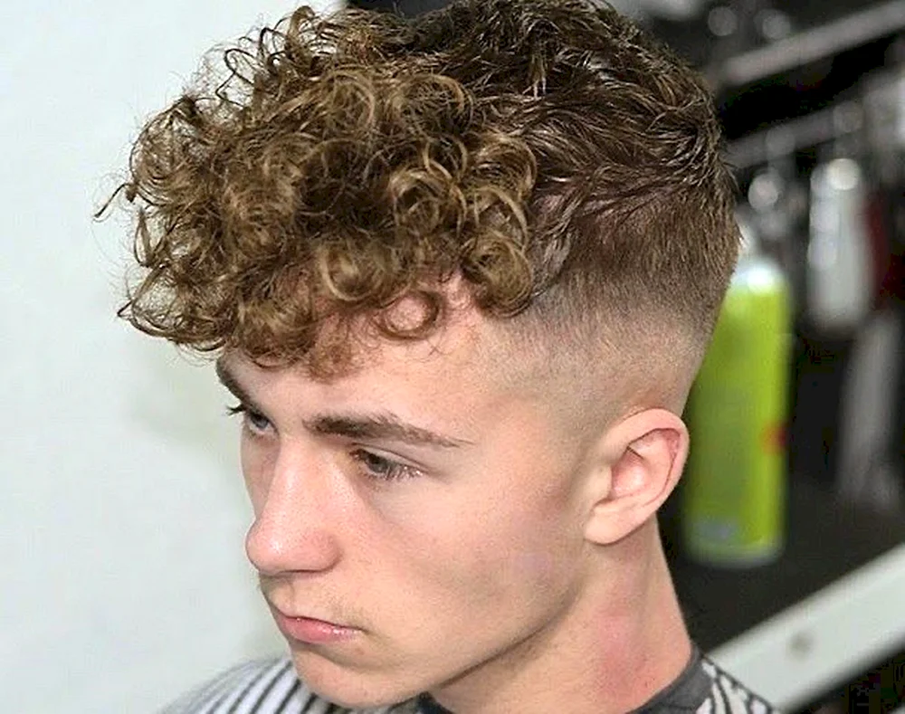 Chemische Dauerwelle langes Haar