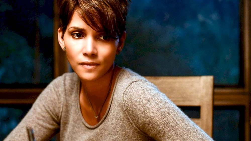 Halle Berry 2004