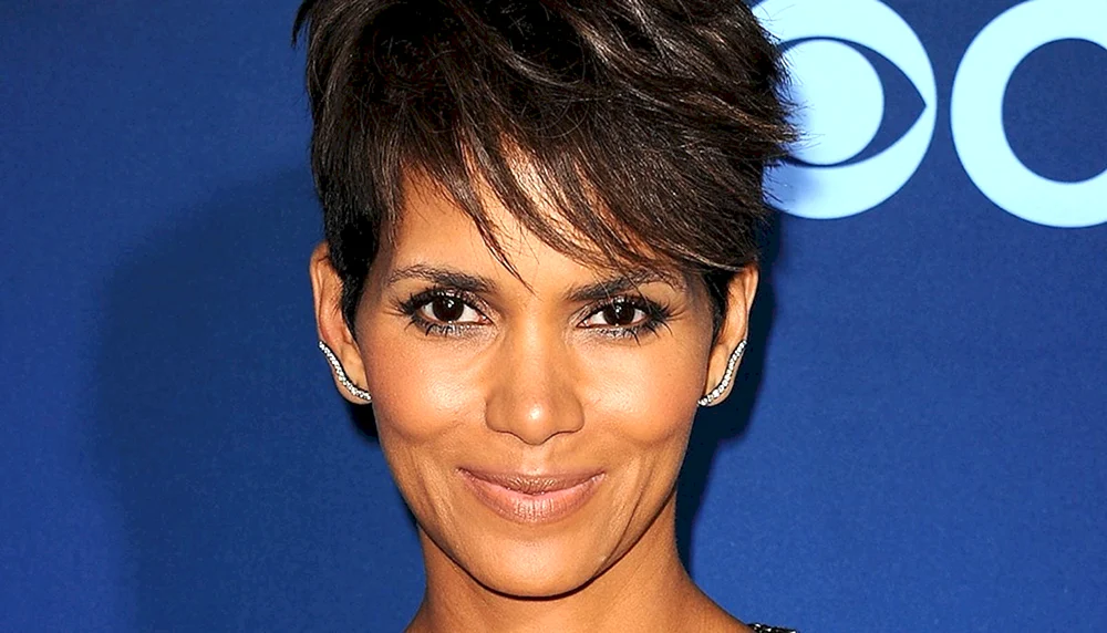 Halle Berry Höhe