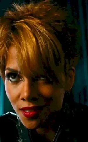 Halle Berry Frau