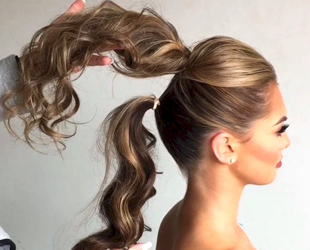 Modische Frisuren mit Pferdeschwanz