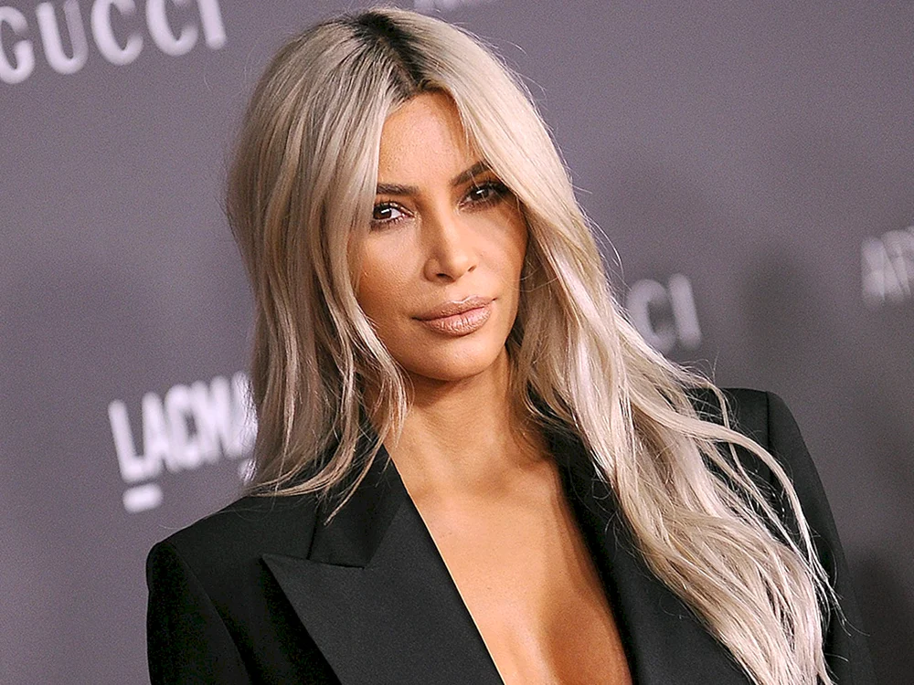 Kim Kardashian blond