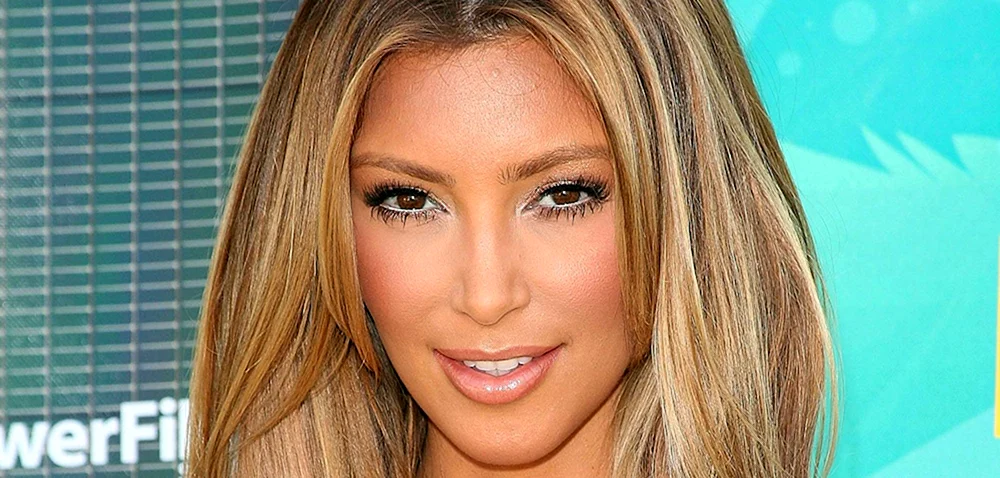 Kim Kardashian kreidend