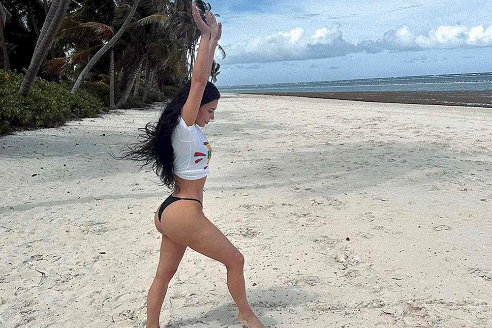 Kim Kardashian am Strand