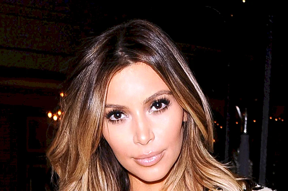 Kim Kardashian mit blondem Haar