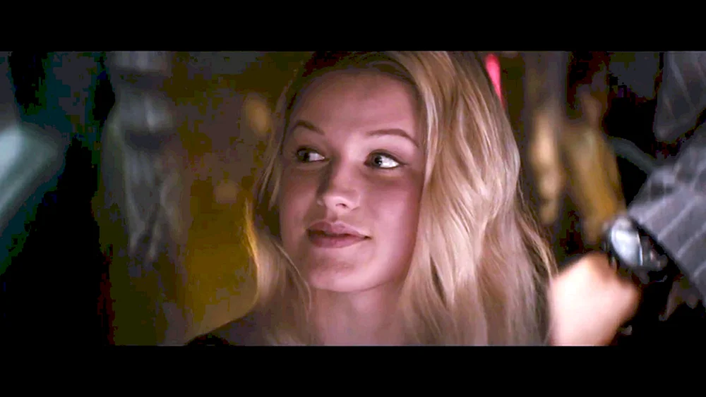 Roxy kingsman golden ring