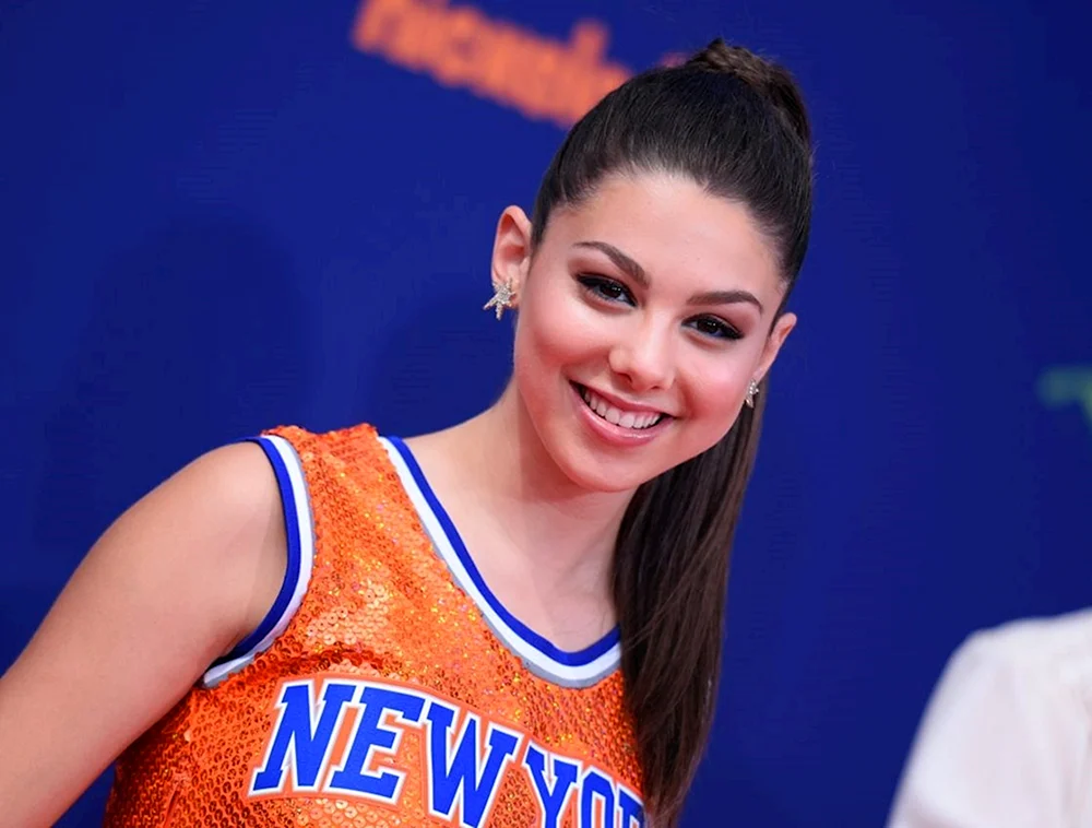 Kira Kosarin 2021