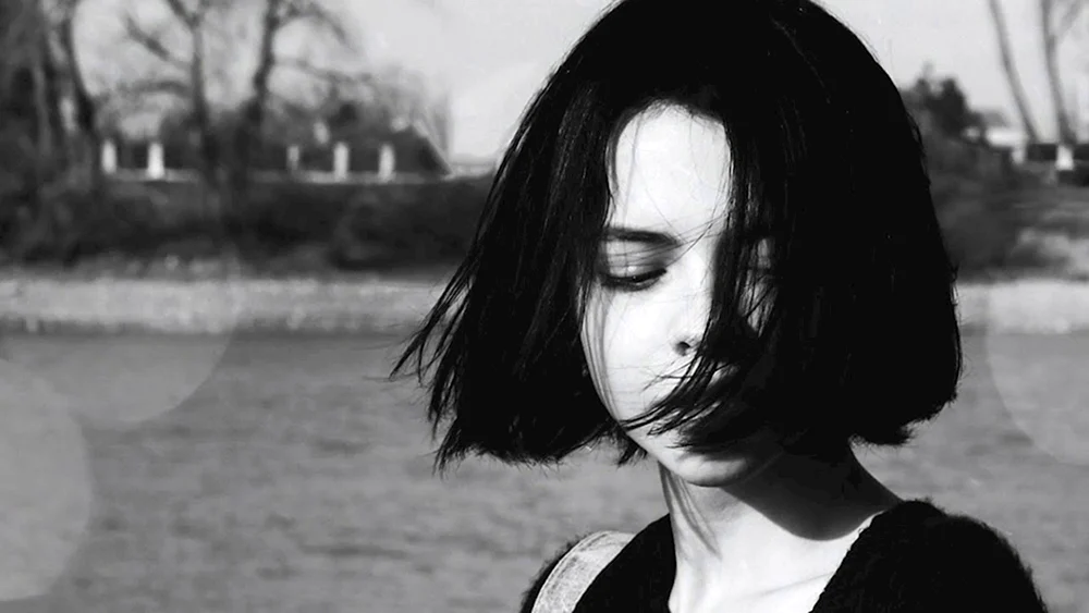 Kira Rausch schwarze Haare