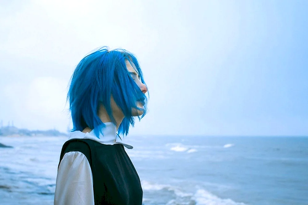 Kiera Rausch mit blauem Haar