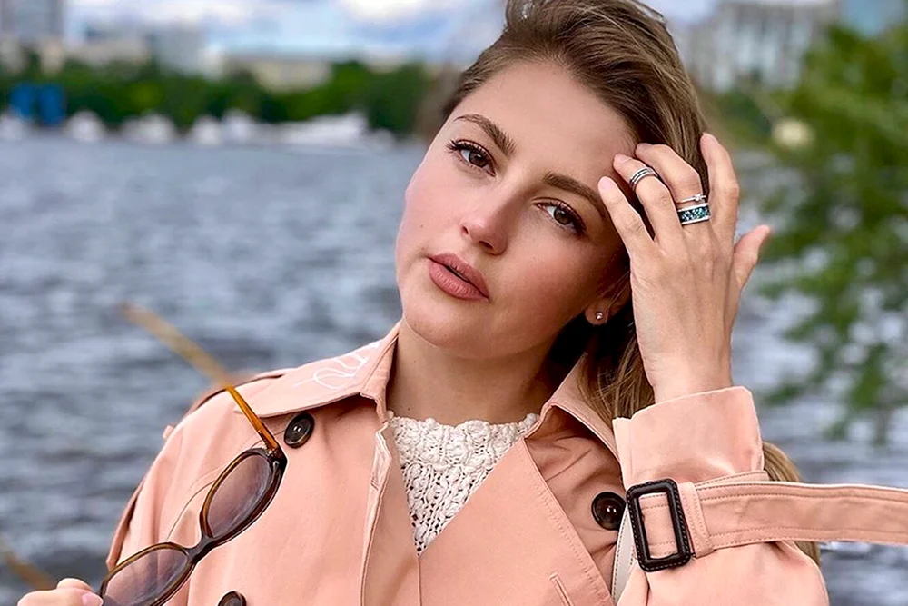 Anna Mikhaylovskaya Molodezhka