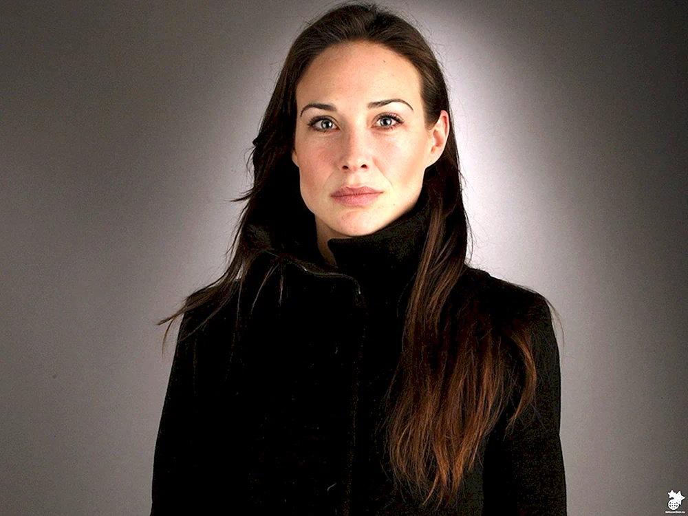 Claire Antonia Forlani Foto