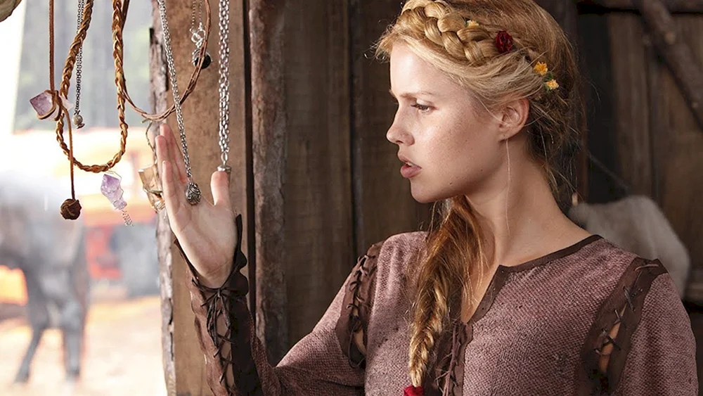 Claire Holt Mittelalterliche Frisuren