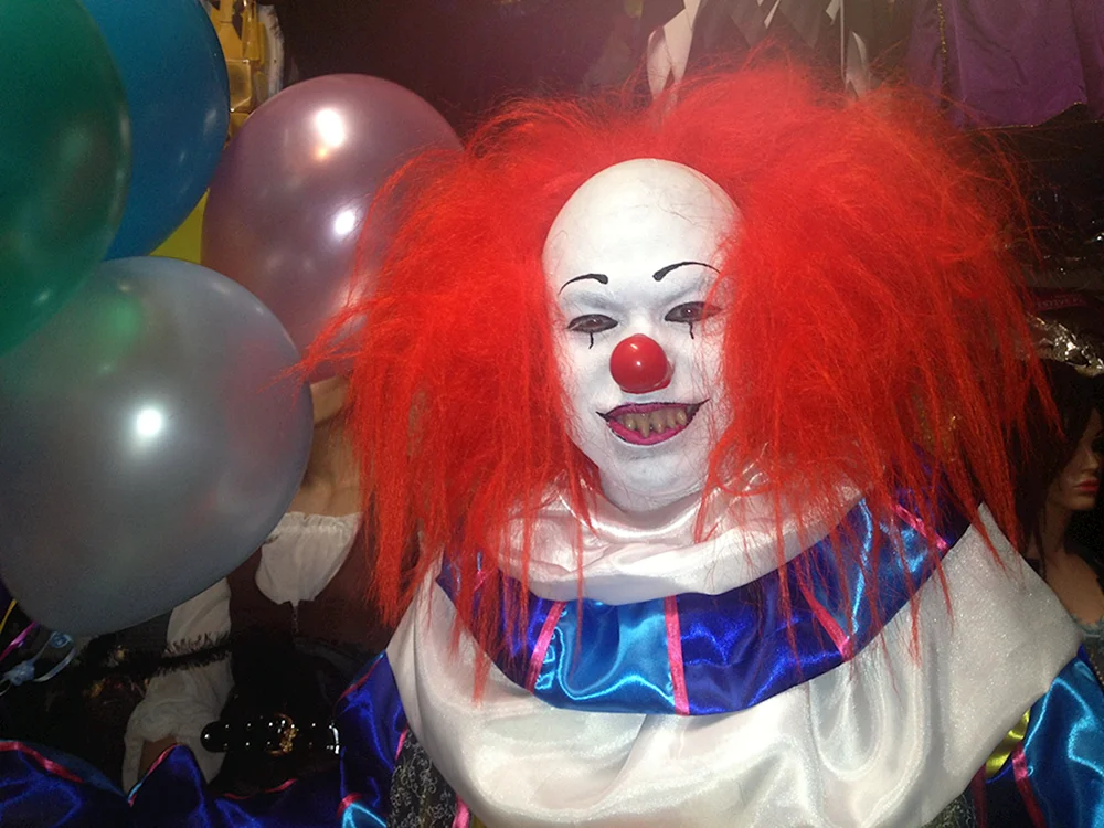 Clown mit roten Lippen