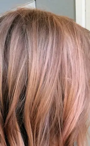 Erdbeerblond balayage kare