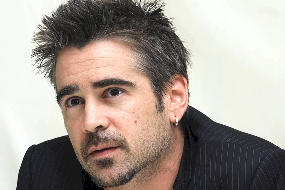 Colin Farrell mit langen Haaren