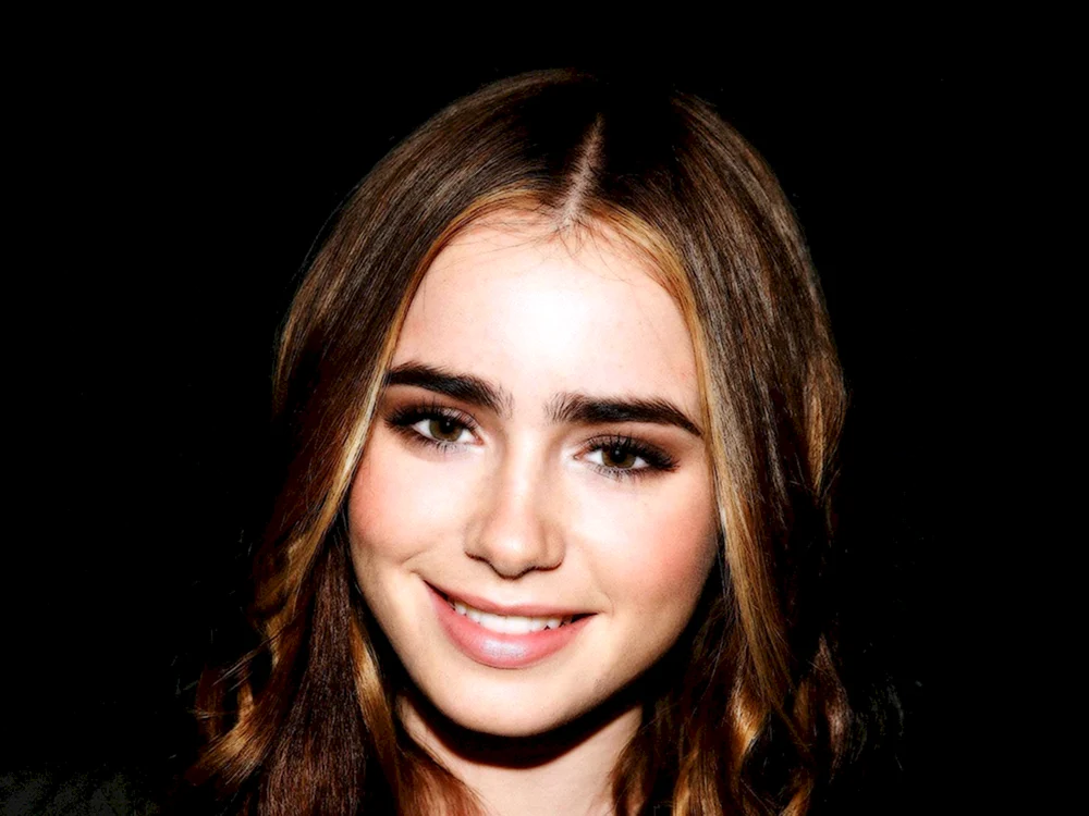 Lily Collins mit Kurzhaarschnitt