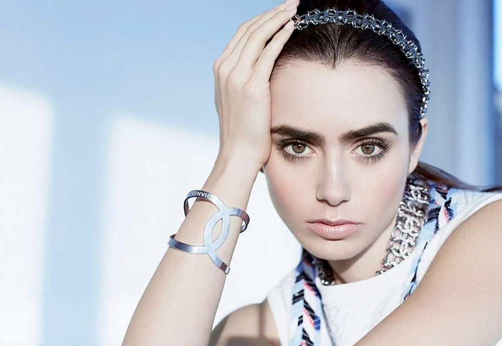 Lily Collins Foto