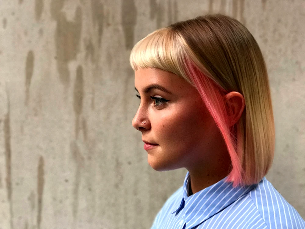 Blond mit rosa Haar