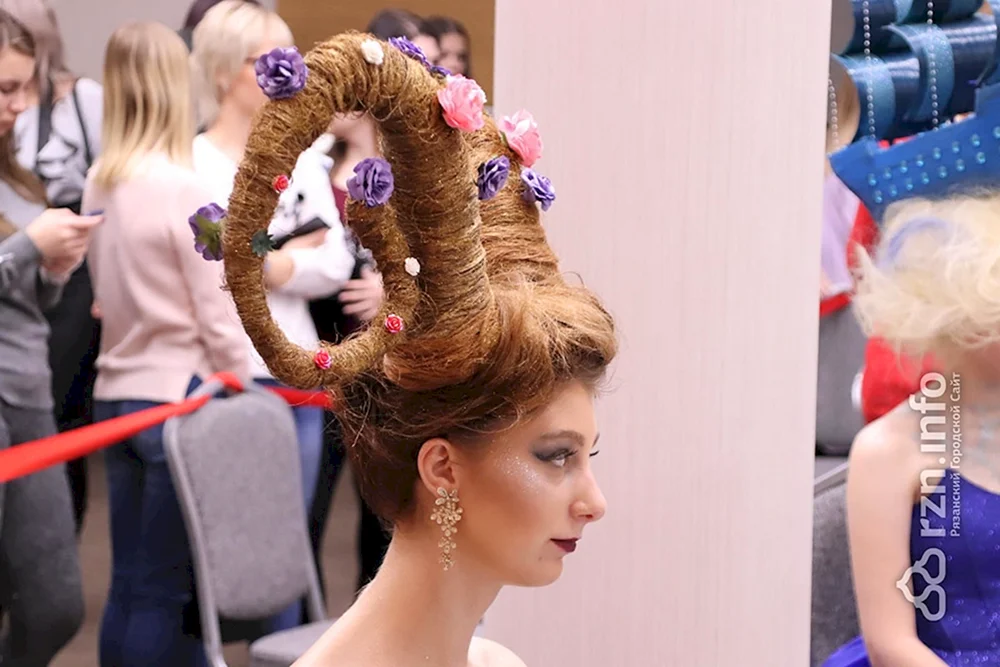 Dolores Kondrashova Frisuren