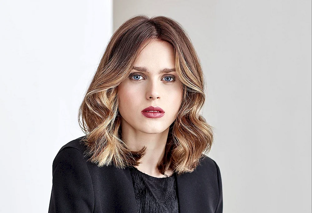 Contouring blonder Bob