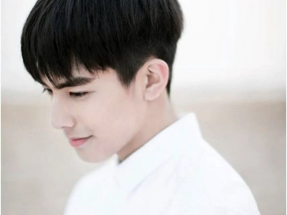 Koreanische Frisuren für Männer