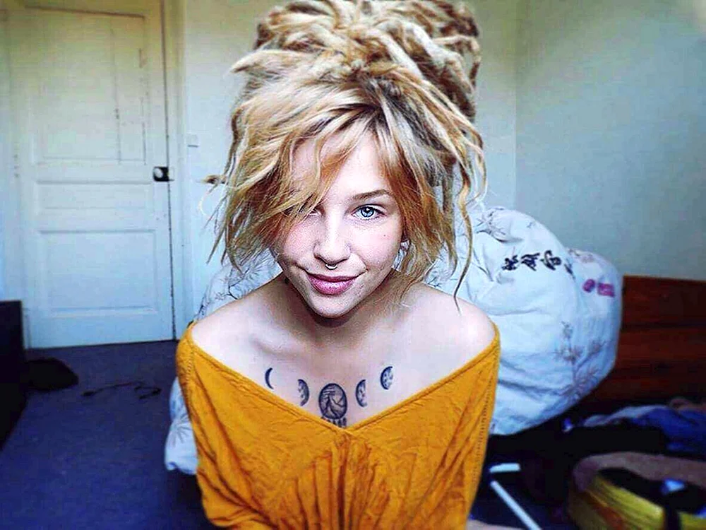 Kurze Dreadlocks an Mädchen
