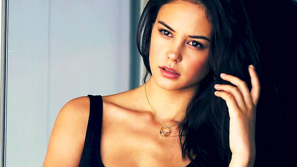 Courtney Eaton foto