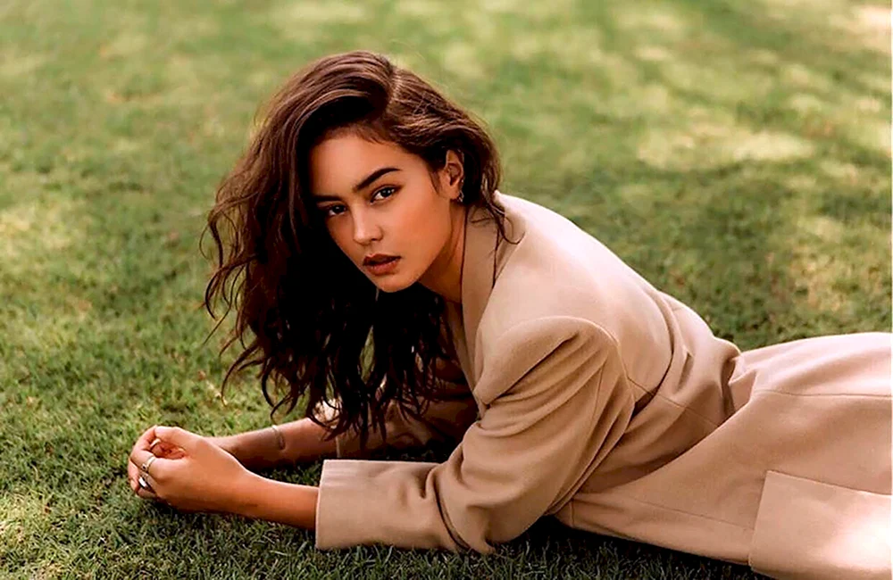 Courtney Eaton foto