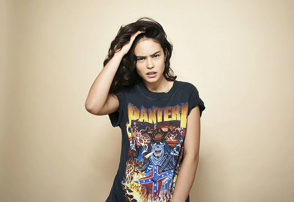 Courtney Eaton foto