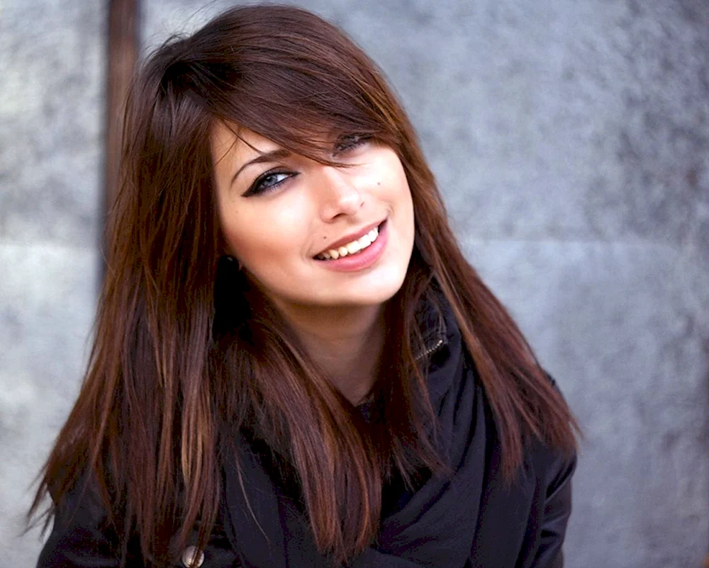 Schräge Fransen für lange Haare