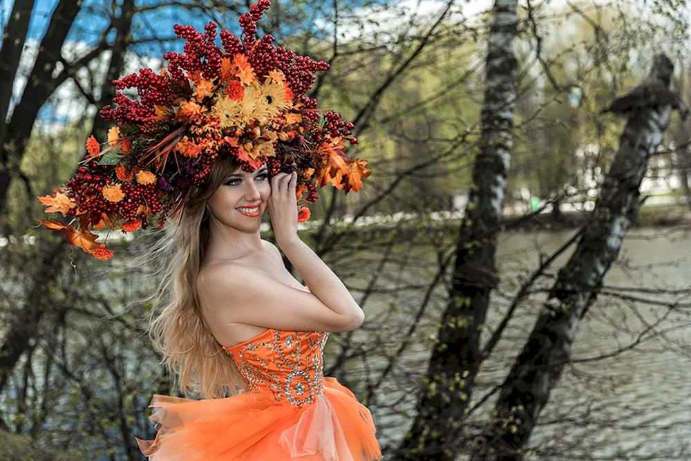 Herbstkranz auf dem Kopf
