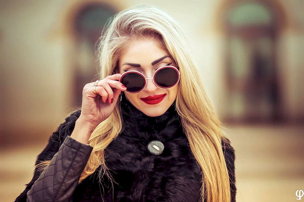 Fotomodels mit Sonnenbrille