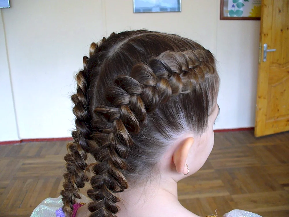 Schöne Flechtfrisuren für Mädchen