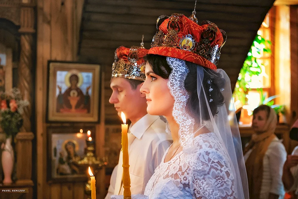 Hochzeits-Makeup in der Kirche