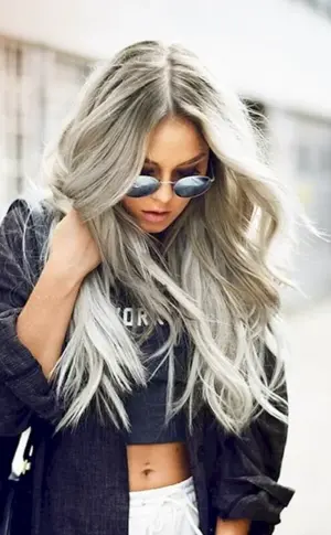 Schöne blonde Mädchen