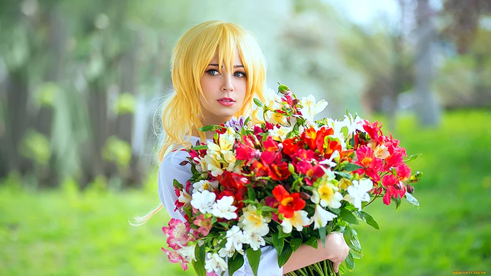 Schöne Blondinen mit Blumen