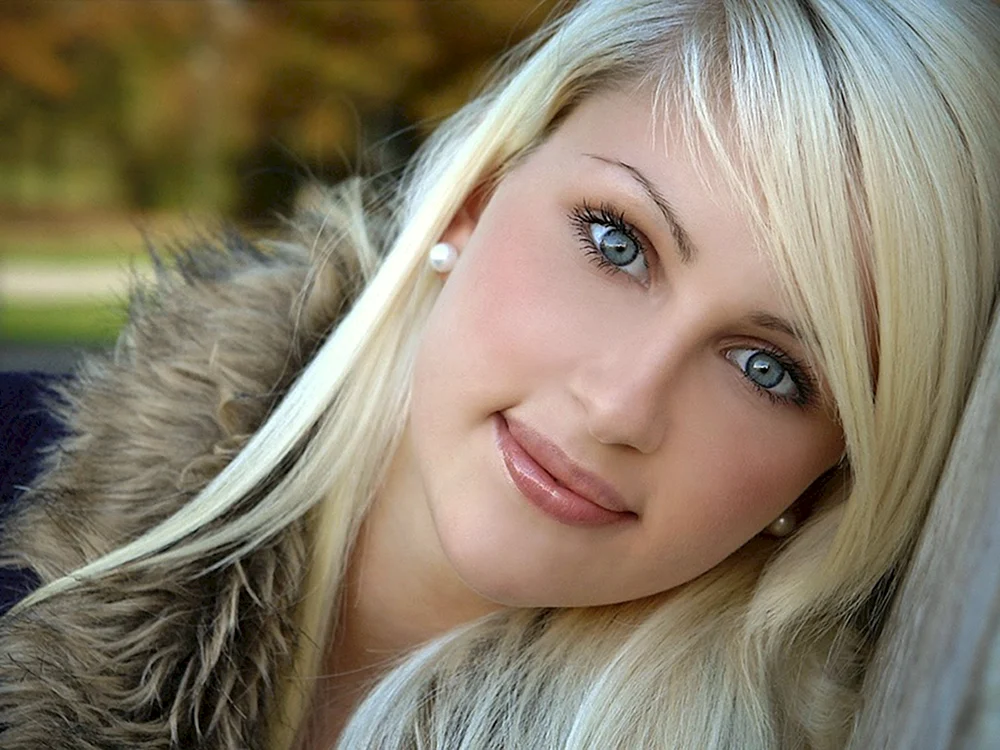 Schöne blonde Mädchen
