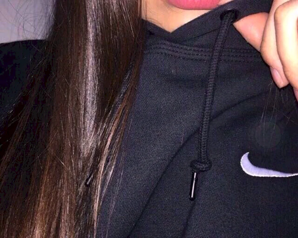 Schöne Mädchen mit halbem Gesicht