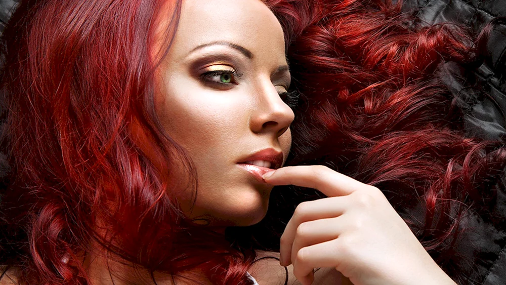 Richaena mit roten Haaren