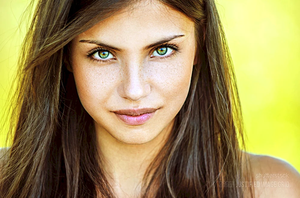 Schöne Mädchen mit grünen Augen