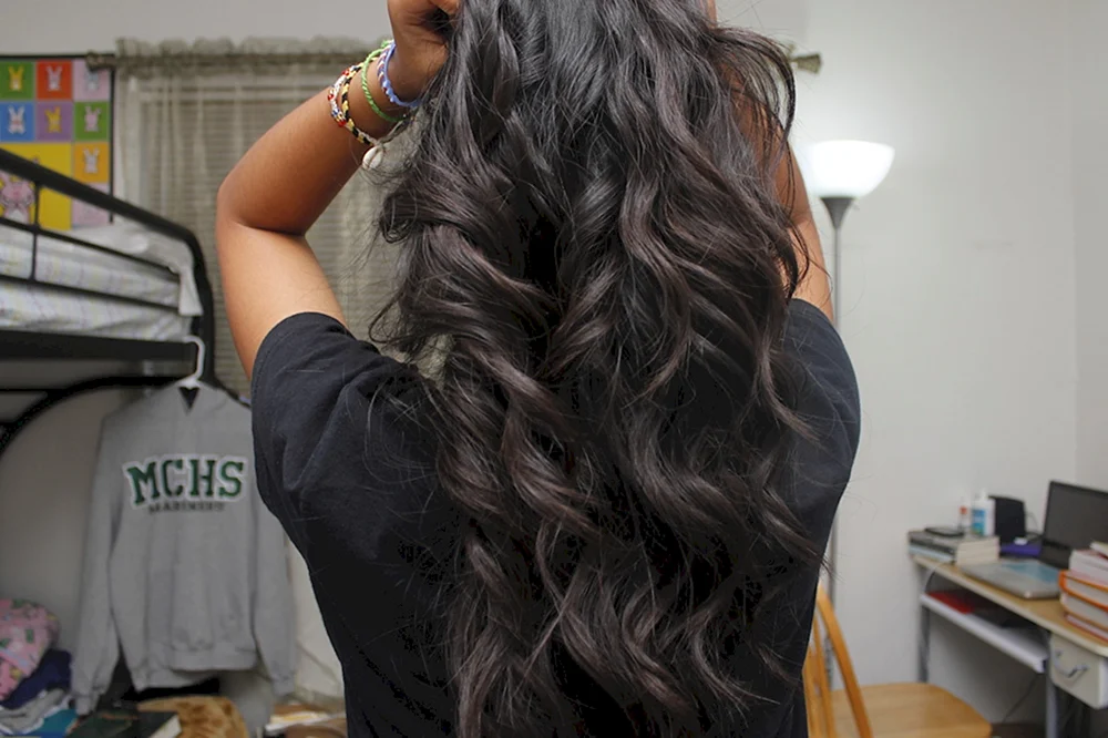 Schöne Locken auf langem Haar