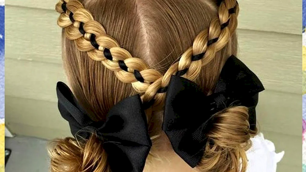 Flechtfrisuren mit Bändern für Mädchen