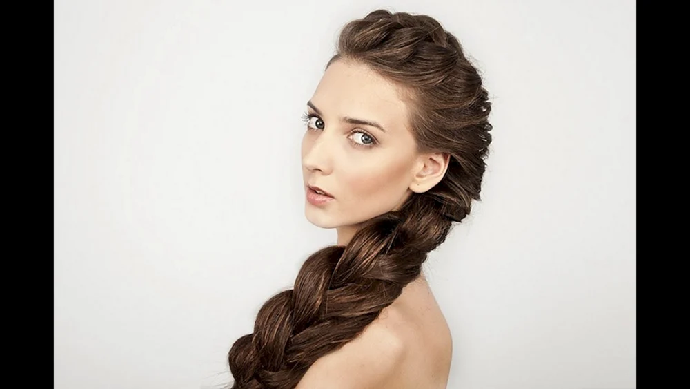 Schöne Frisuren auf langem Haar