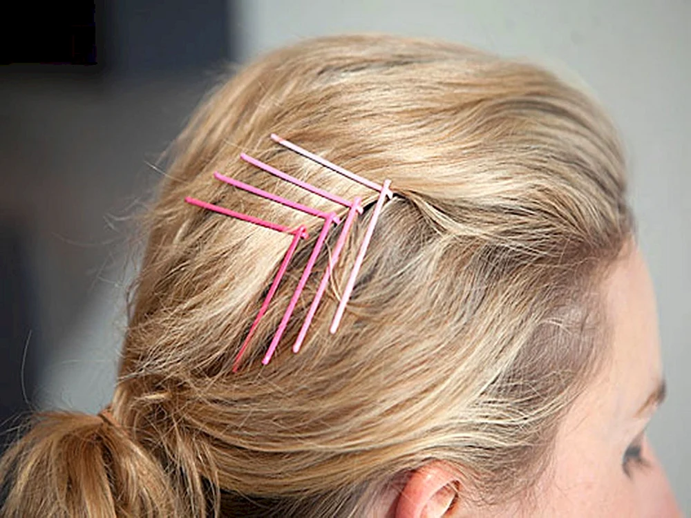 Schönheitsfrisuren mit Haarnadeln