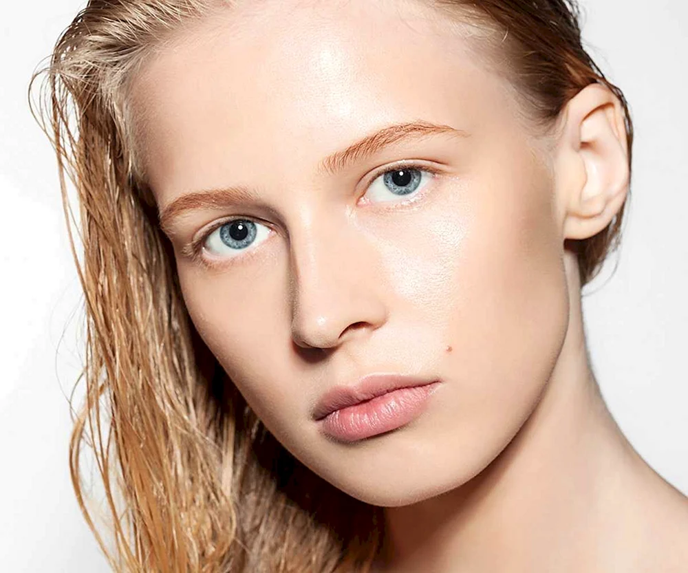 Schöne Frauengesichter ohne Make-up