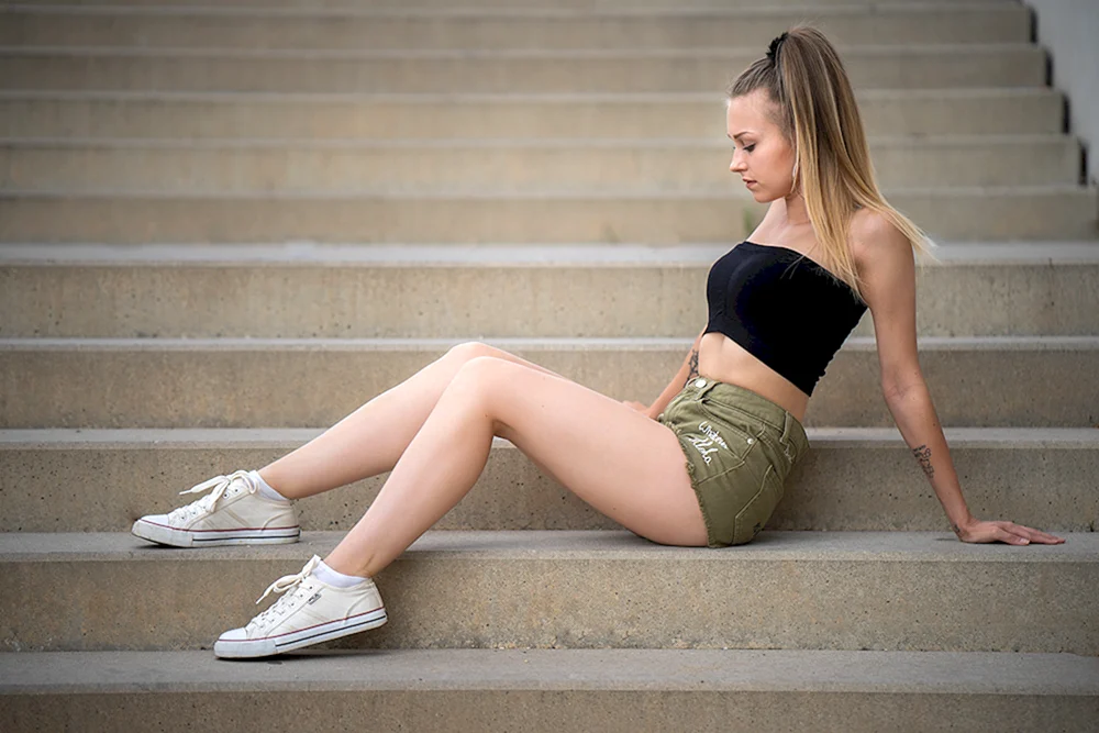 Blond in Shorts
