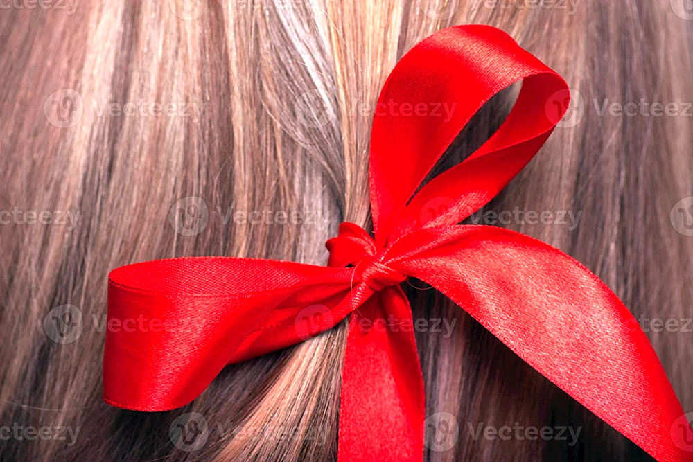Rotes Band im Haar