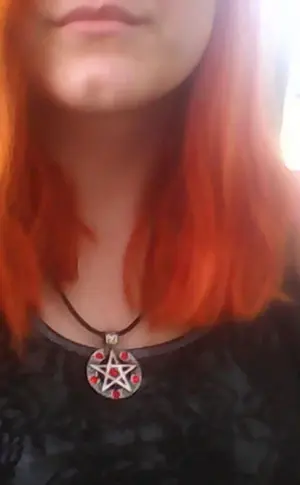 Rotes Tonikum auf rotem Haar