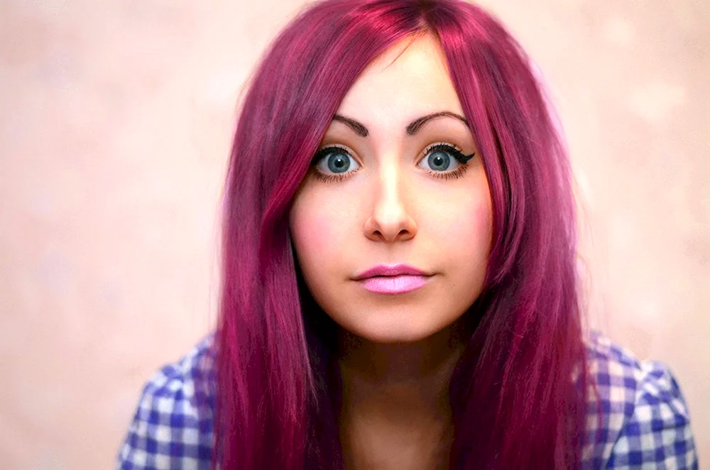 Rotviolett Haar